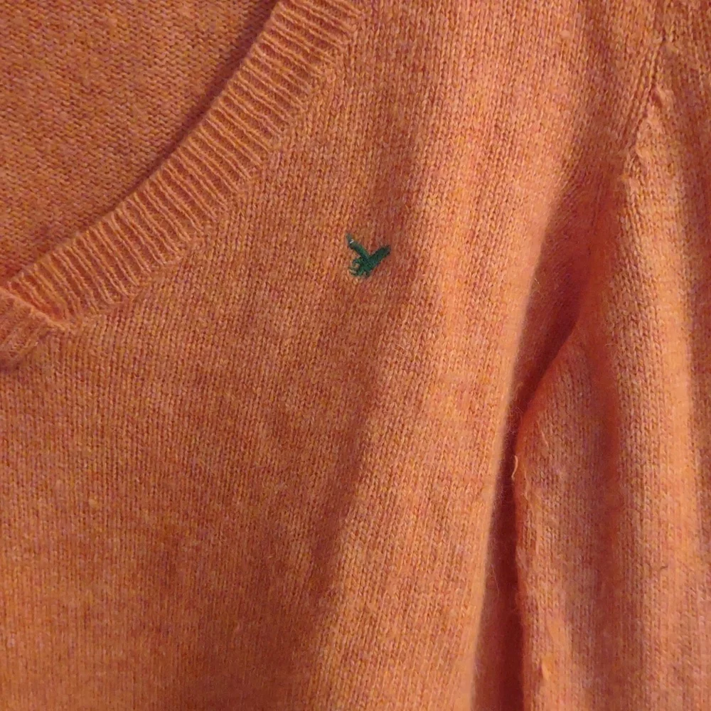 American Eagle Outfitters Women's Large Vibrant Orange V-neck Sweater‎